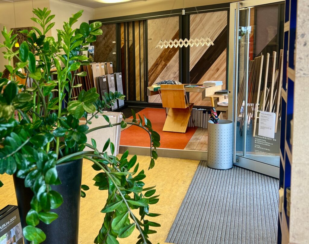 Eingangsbereich des Naturo Studios in der Kaiserallee in Karlsruhe